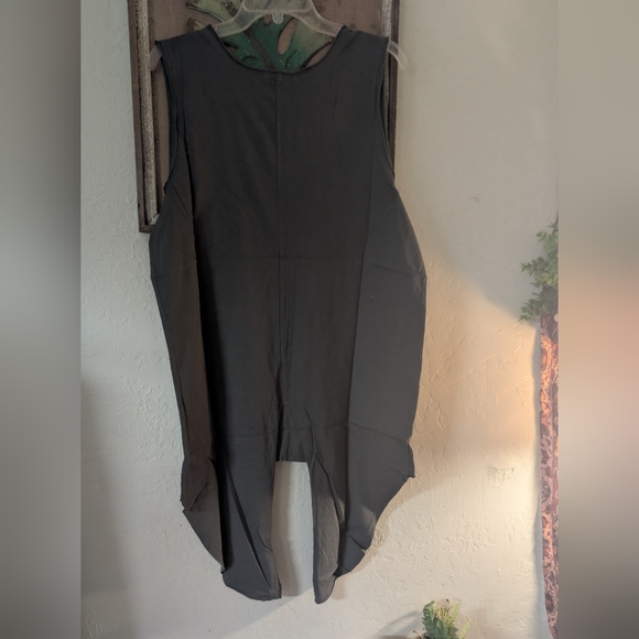 Widow Olive Downtown Tall Tank Top NWT's - Picture 13 of 17